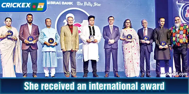 She received an international award